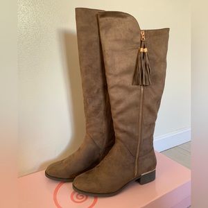 GC Shoes Tazzy Boots in Taupe, women’s size 8.5